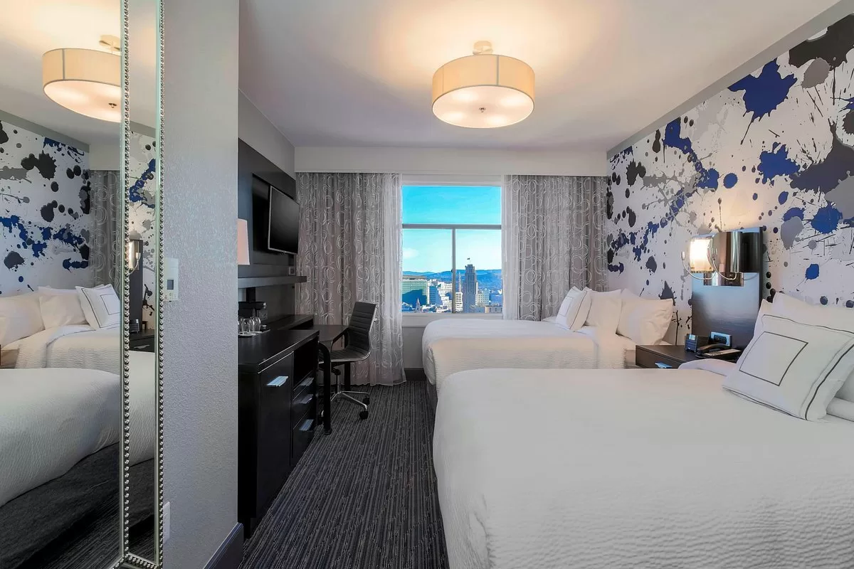 Standaardkamer met twee aparte bedden in het Hotel Courtyard by Marriott San Francisco Union Square San Francisco