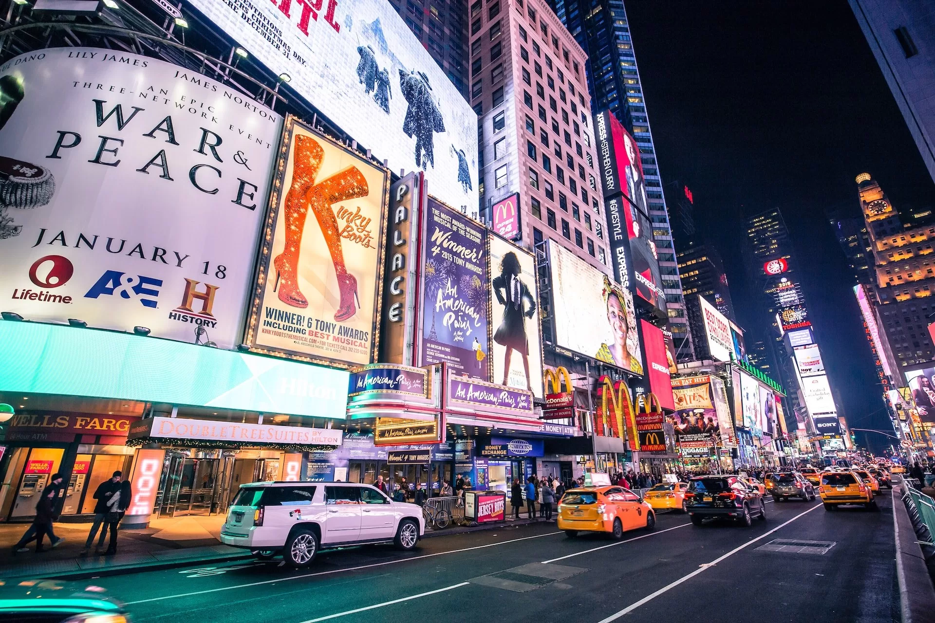 Billboards op Time Square in New York City bij nacht