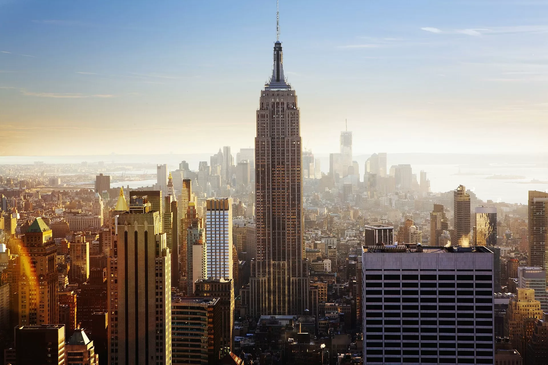 Skyline Manhattan New York met het Empire State Building op de voorgrond