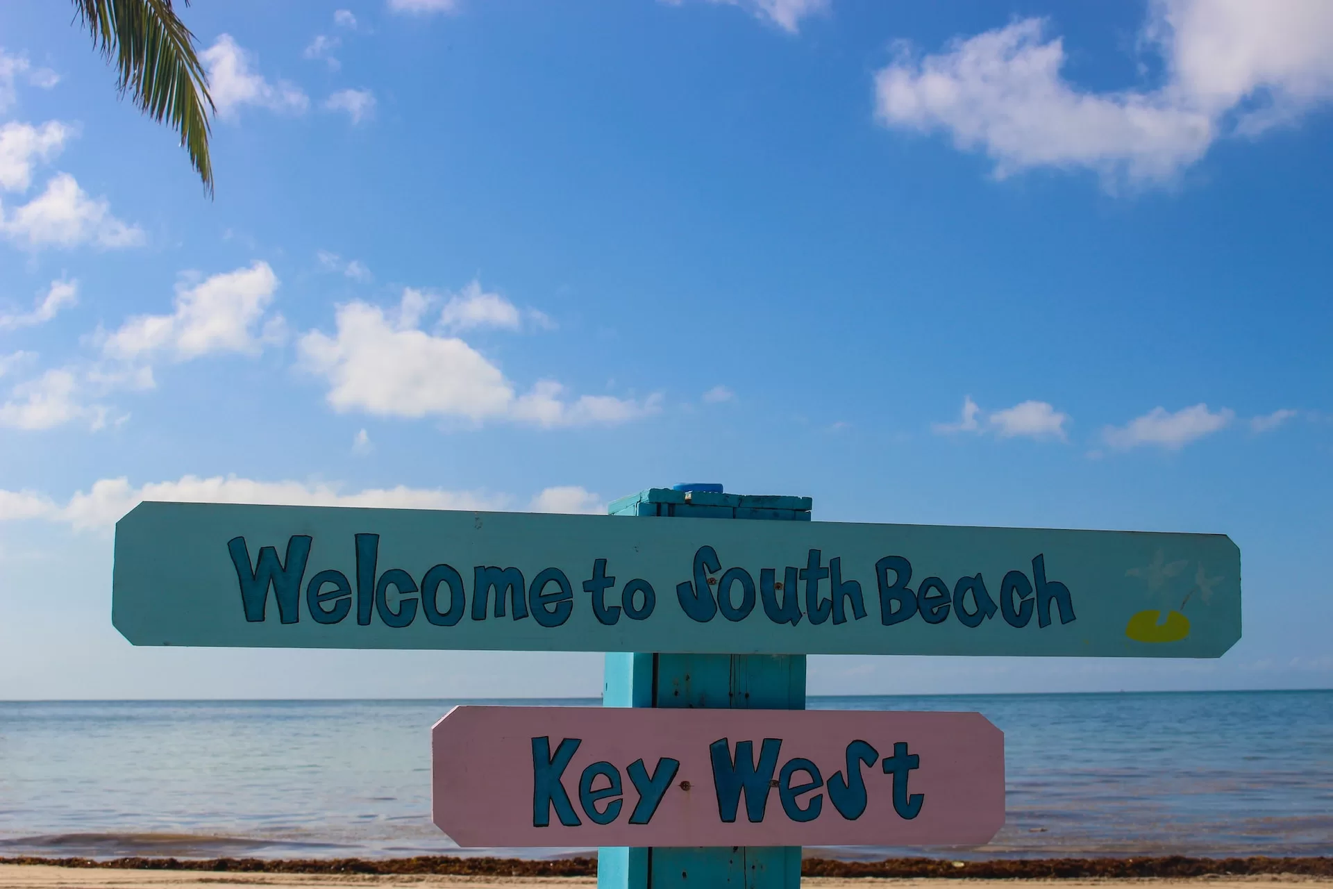 Houten bord met tekst Welcome to South Beach Key West