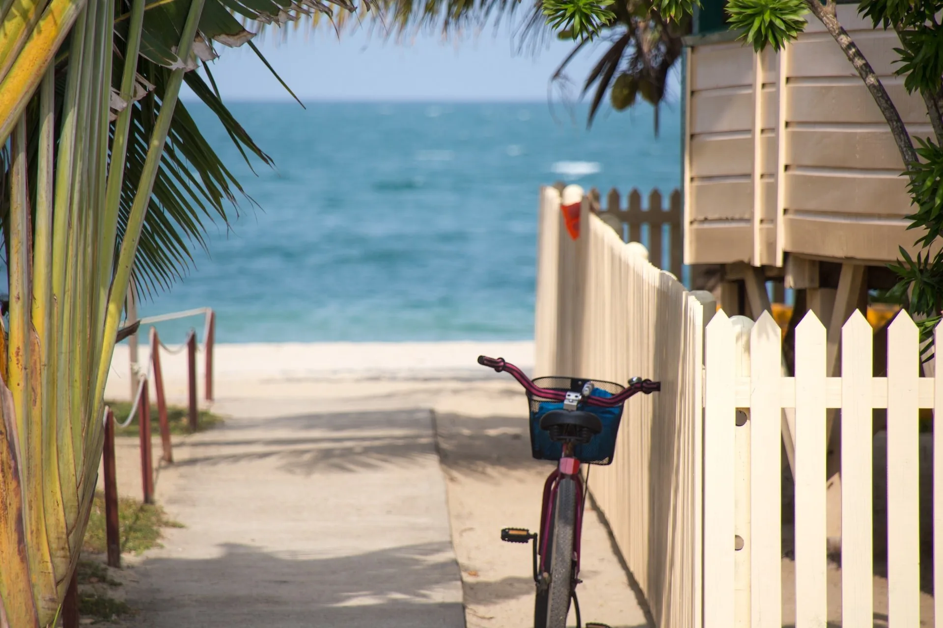 Binnenpaadje naar het strand op Key West