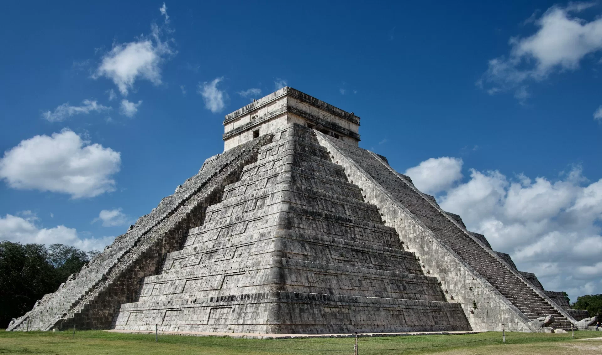 De Piramide van Kukulcan in Chichén Itzá Yucatán
