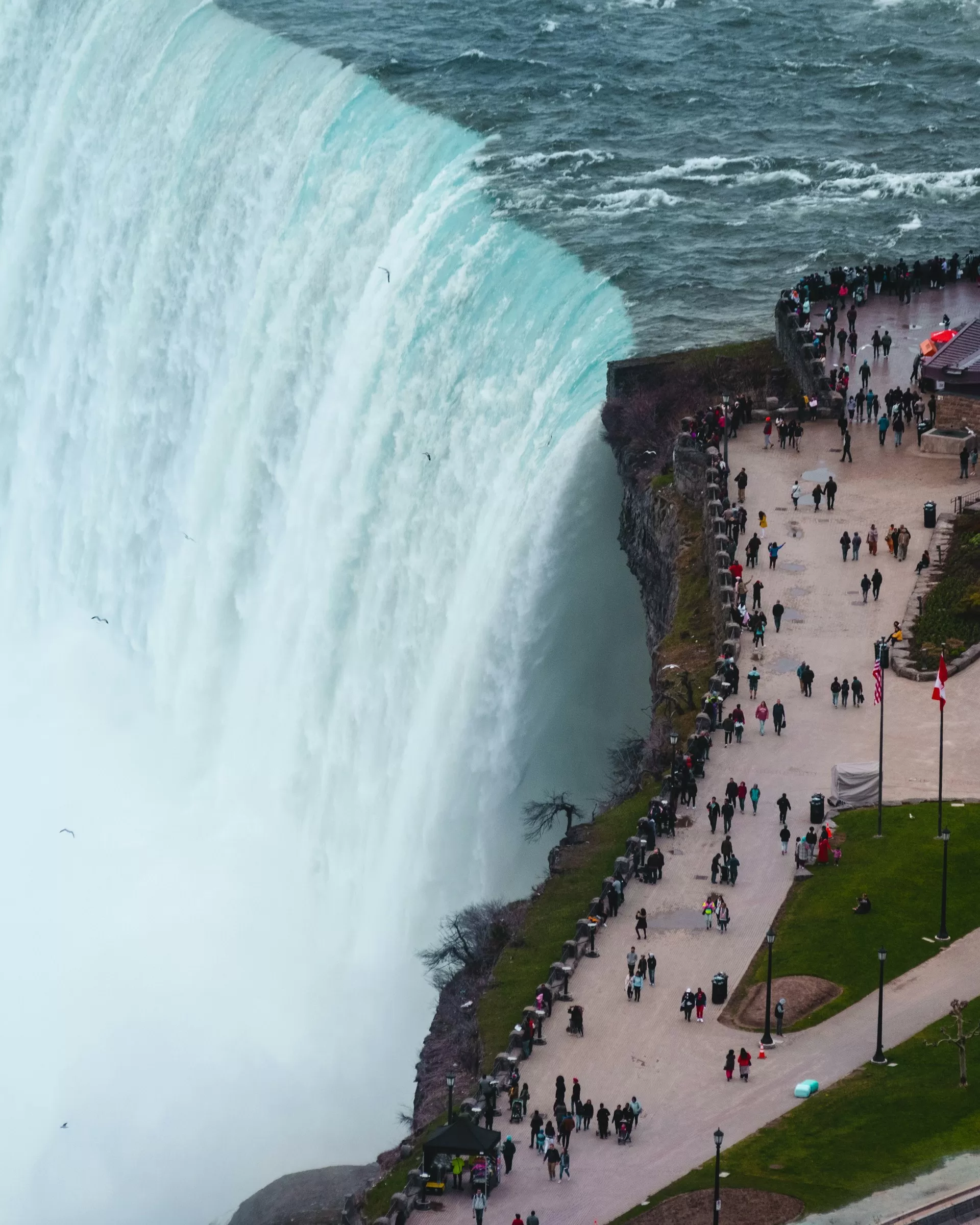 De Niagara Falls in Canada van bovenaf