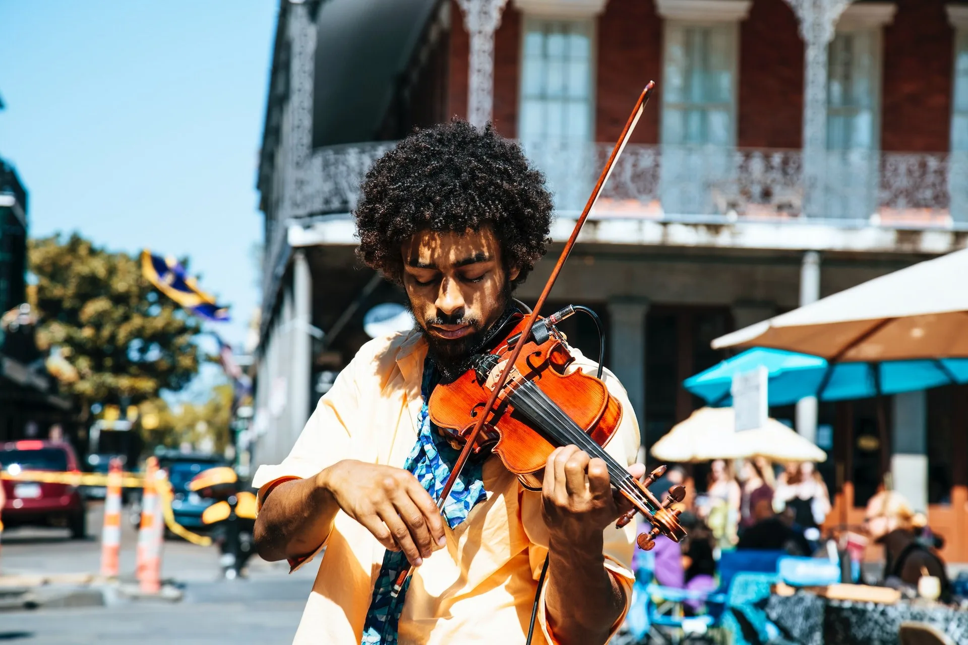 Muzikant speelt viool in New Orleans, Louisiana