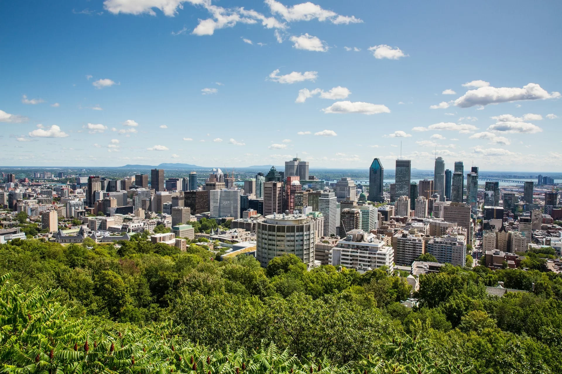 Uitzicht over de wolkenkrabbers in het centrum van Montreal