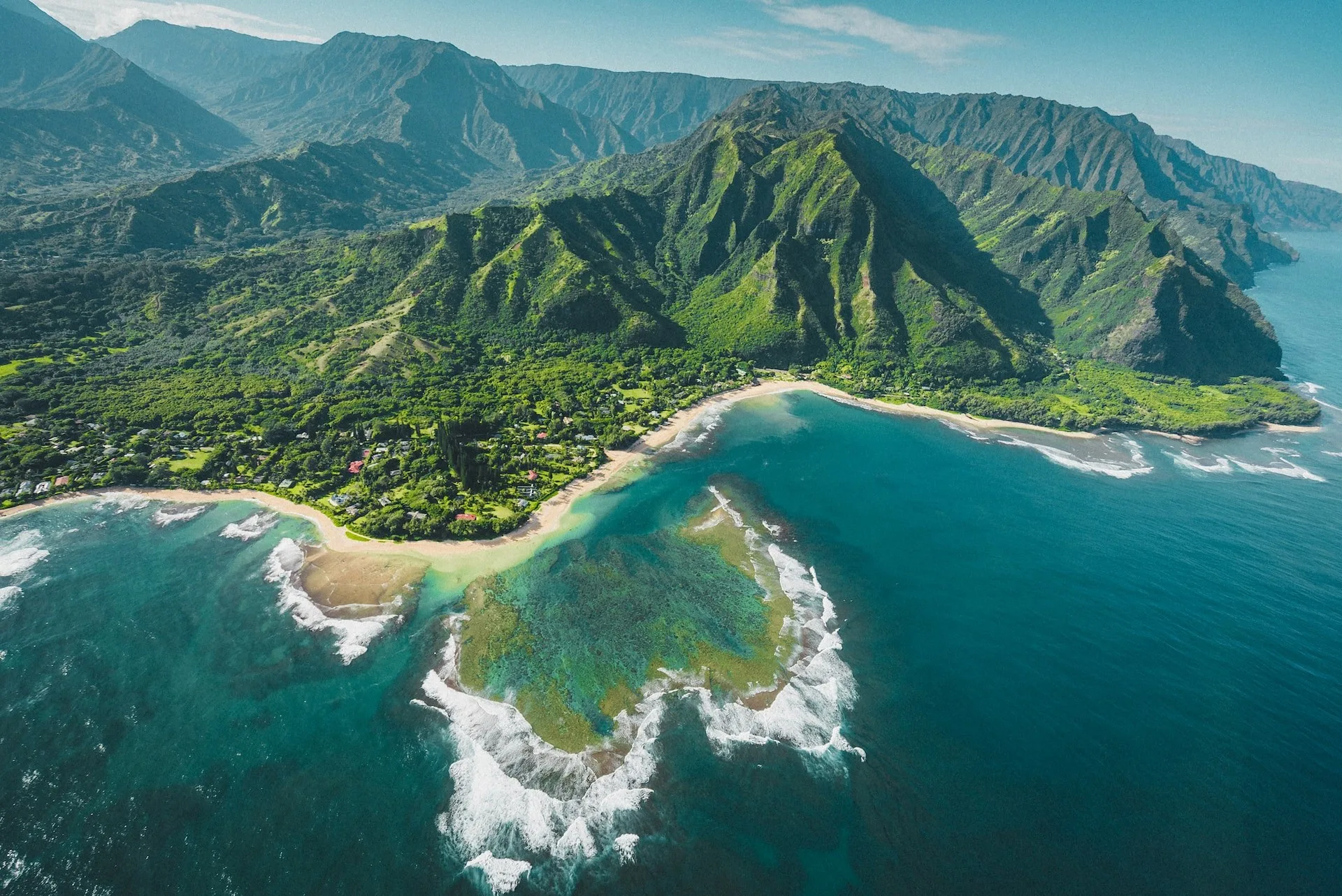 Luchtfoto van de kust van Kauai Hawaii