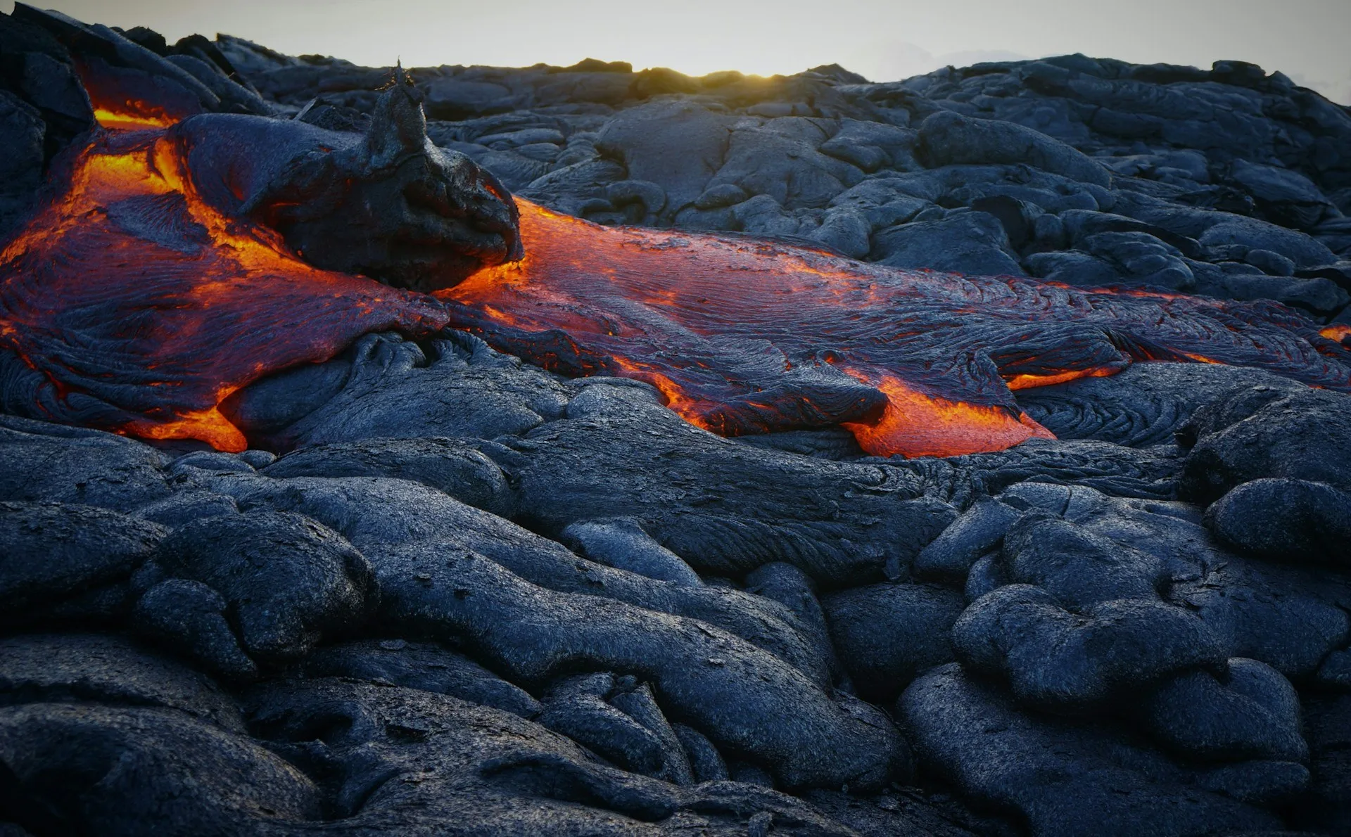 Het gloeiende lava in Volcanoes National Park op Big Island