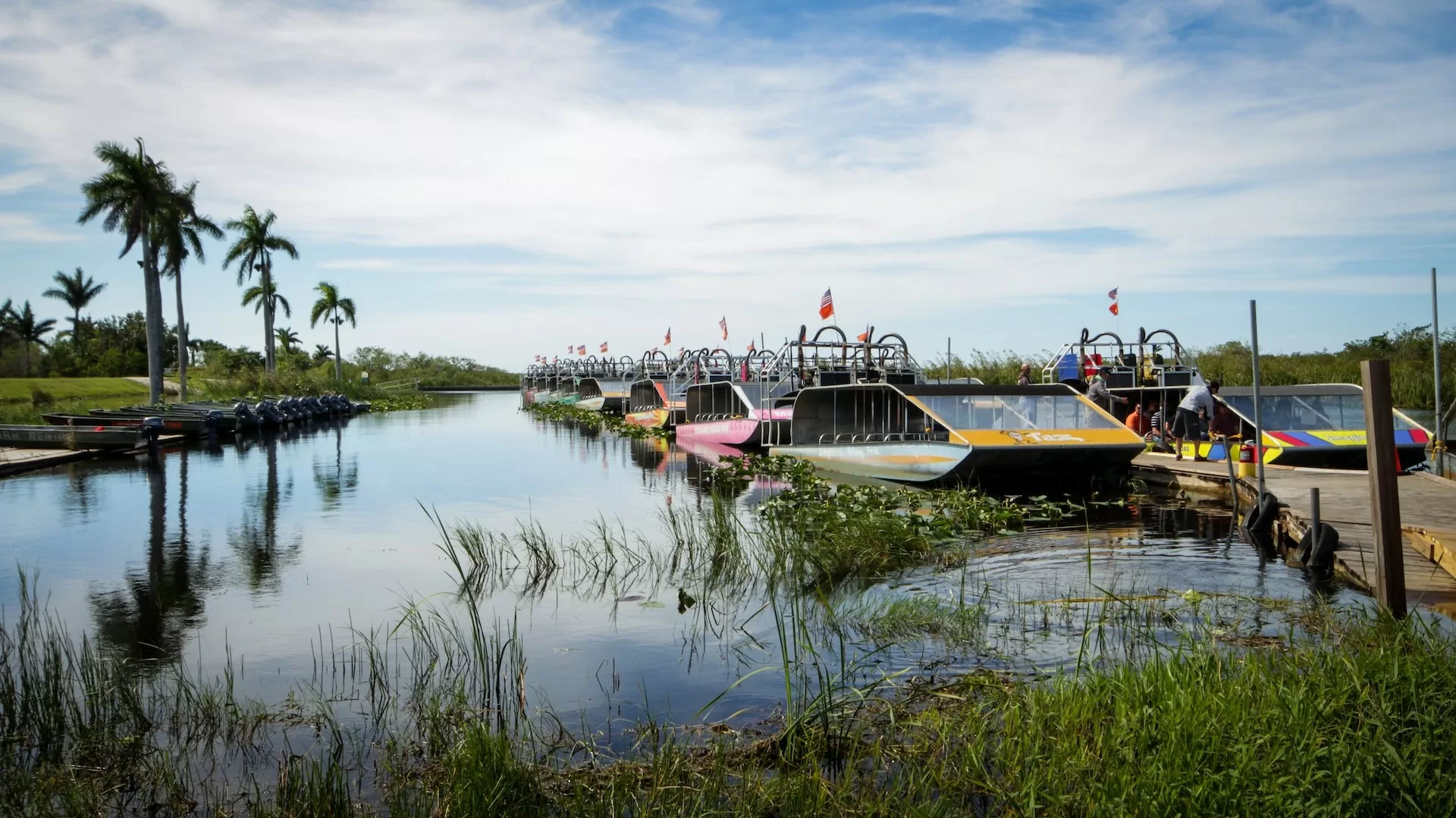 Lege Airboats in het Everglades National Park, Florida