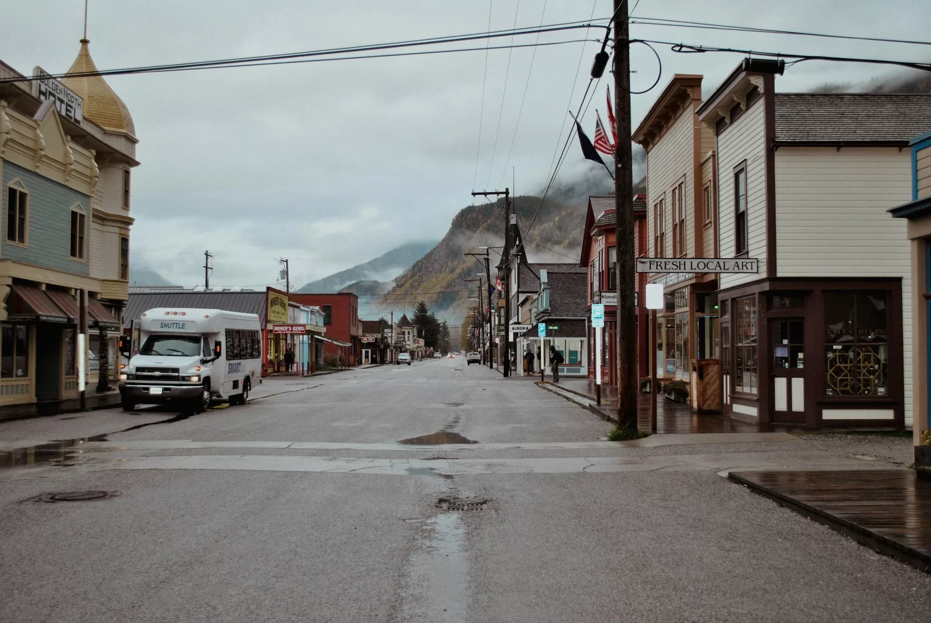 Een straat in het centrum van Skagway in Alaska