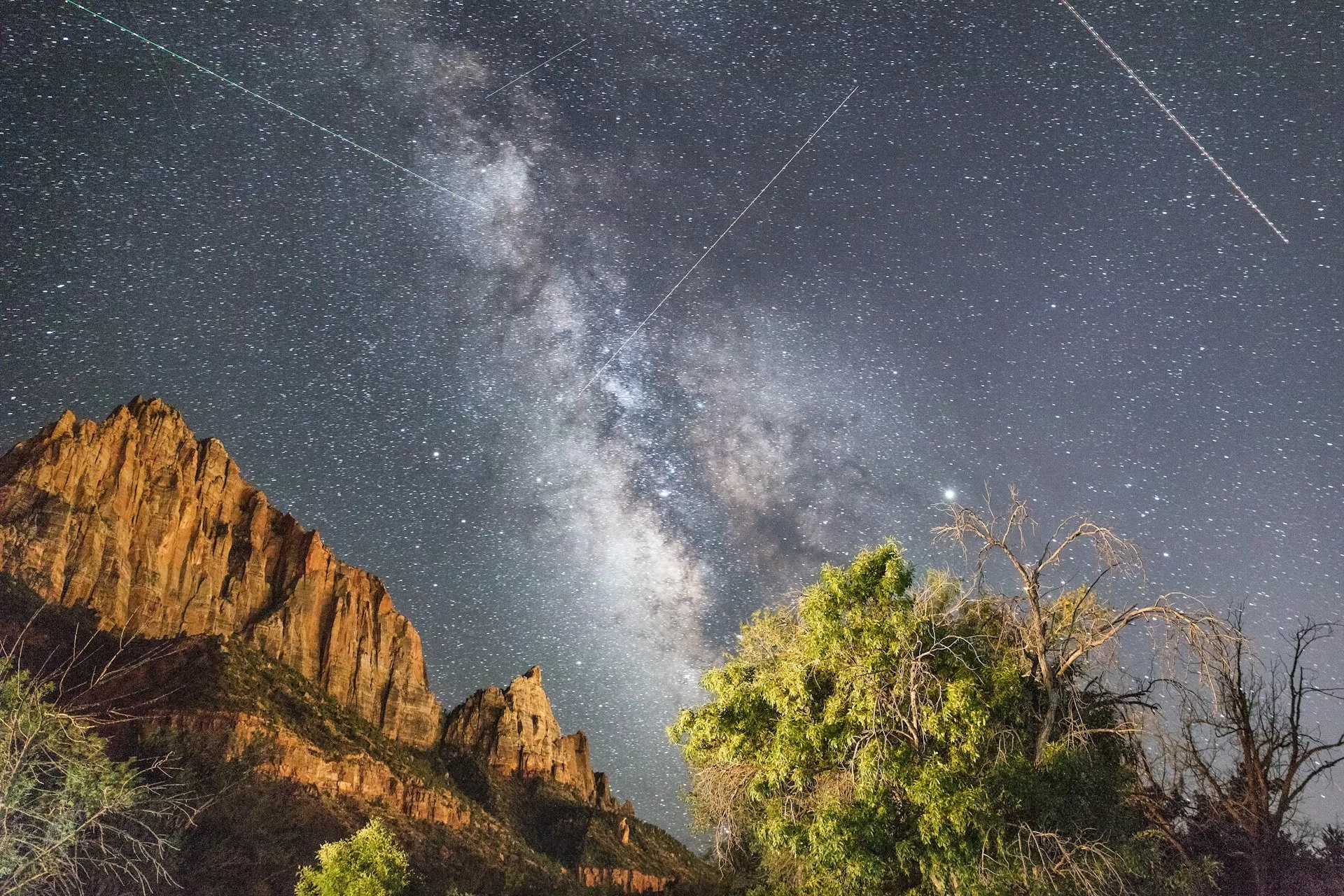 Een heldere sterrenhemel in Zion National Park, Utah