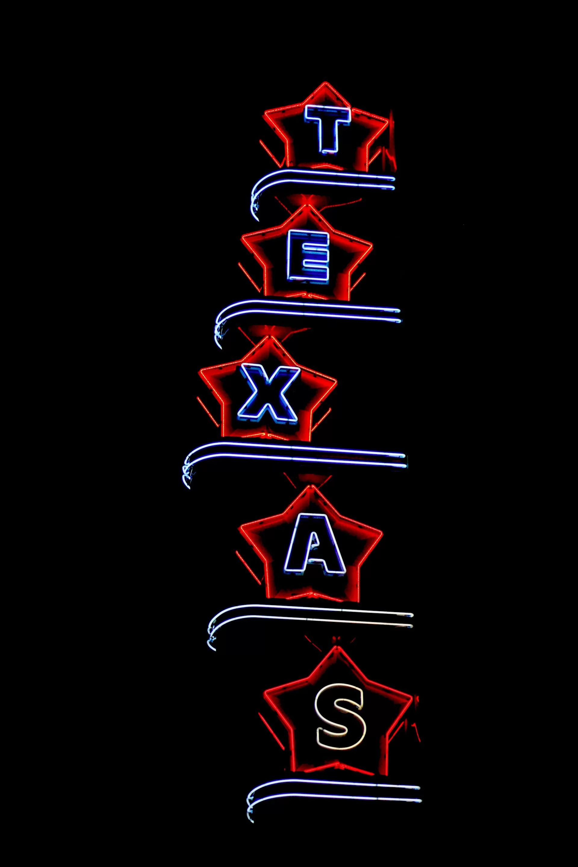 Het verlichte sign van het Texas Theatre in Dallas, Texas