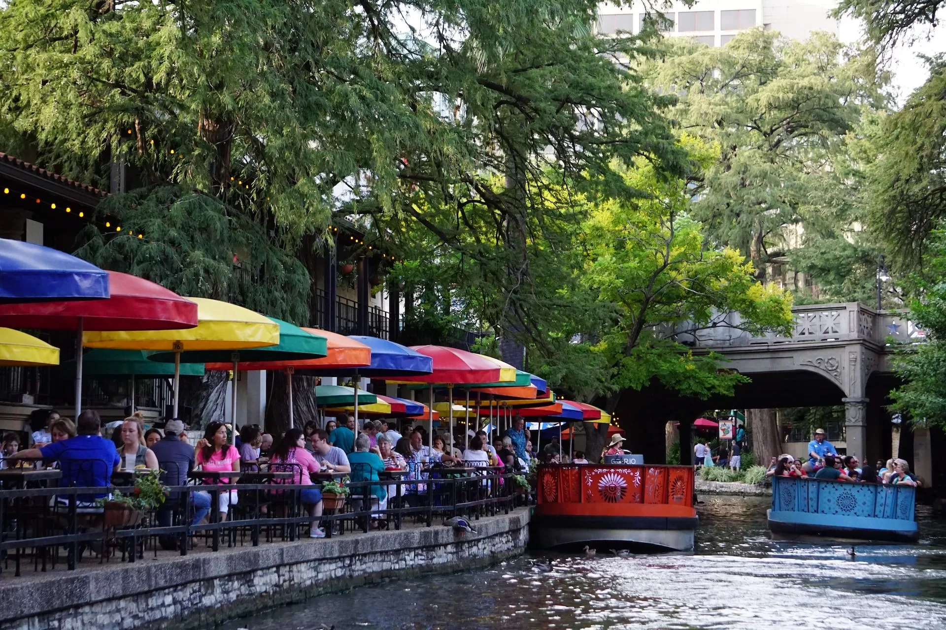 Terras aan de Riverwalk in San Antonio in Texas