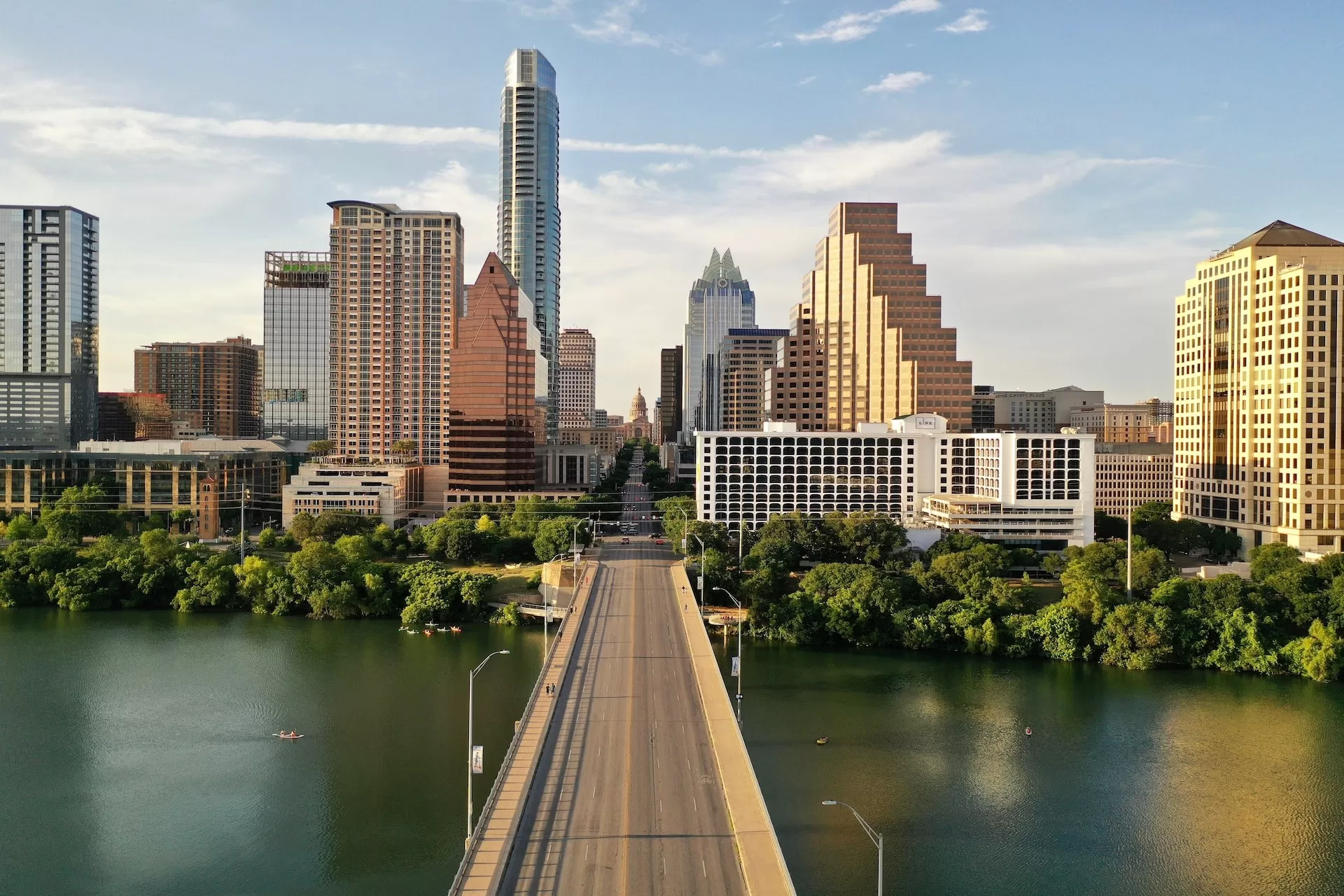 Brug naar het centrum van Austin in Texas