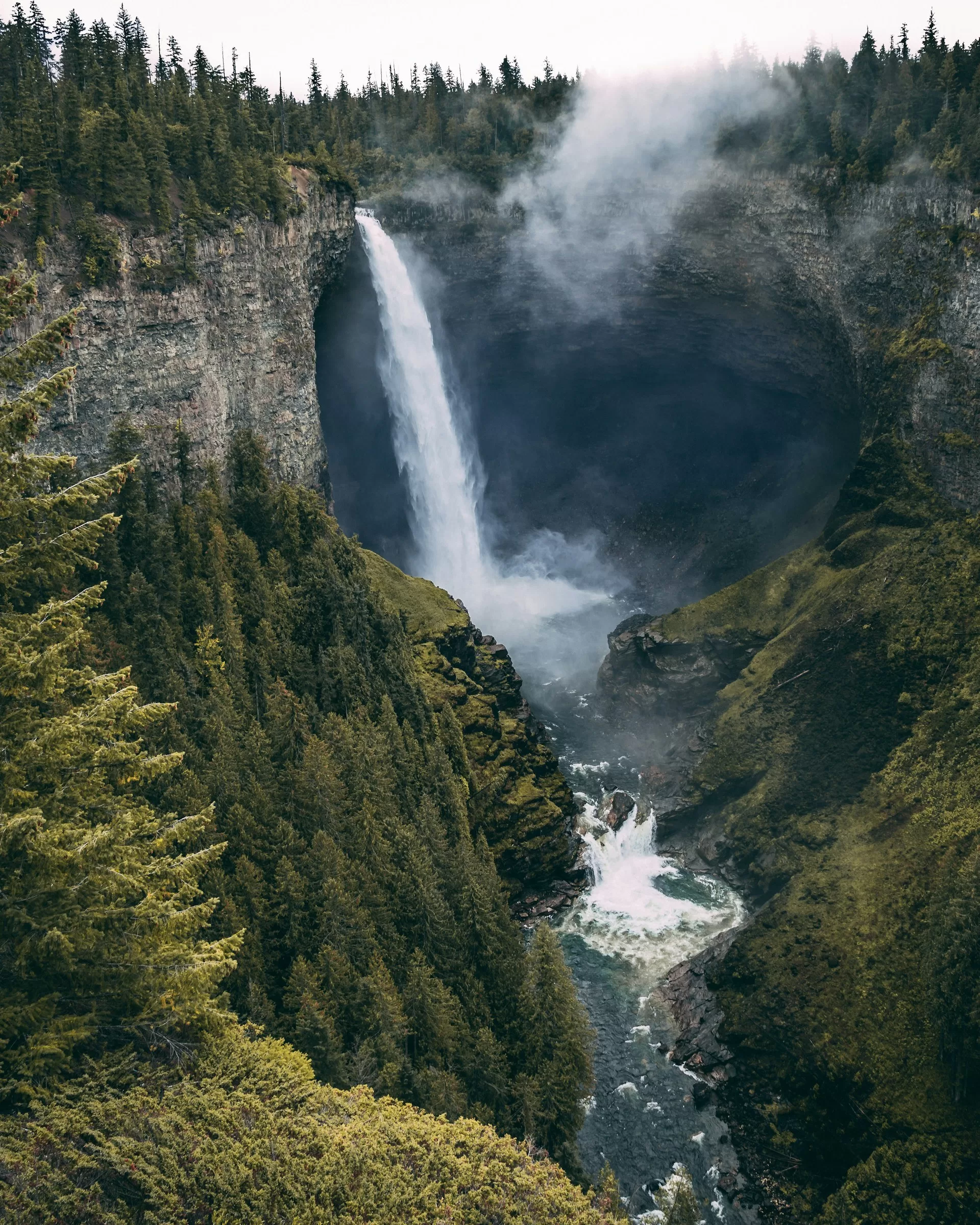 De Dawson Falls in Wells Gray Provincial Park in Clearwater