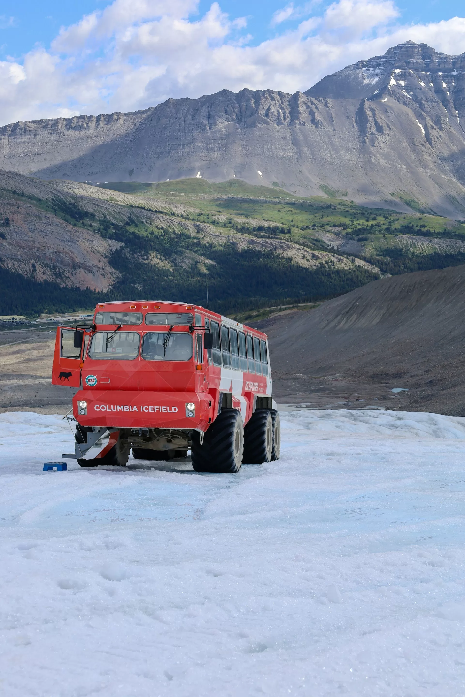 Een snowtruck van Columbia Icefield in Banff, Alberta