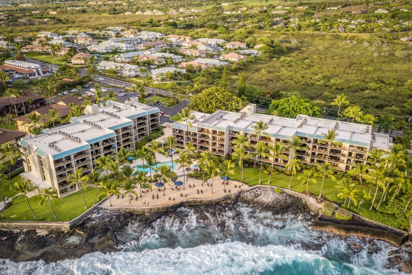Een luchtfoto van Aston Kona by the Sea