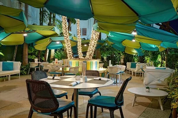 Zitgedeelte in de tuin van het Hotel Tony South Beach Miami
