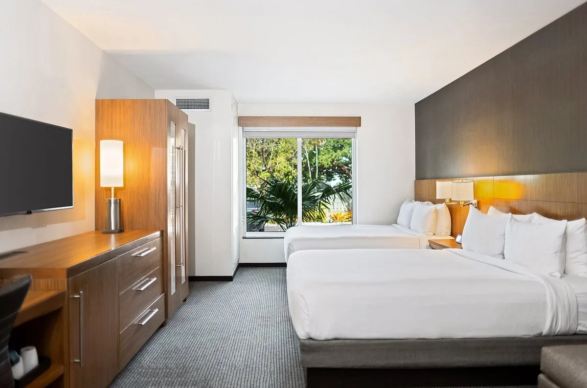 Standaardkamer met 2 aparte bedden in het Hotel Faro Blanco Resort Yacht Club