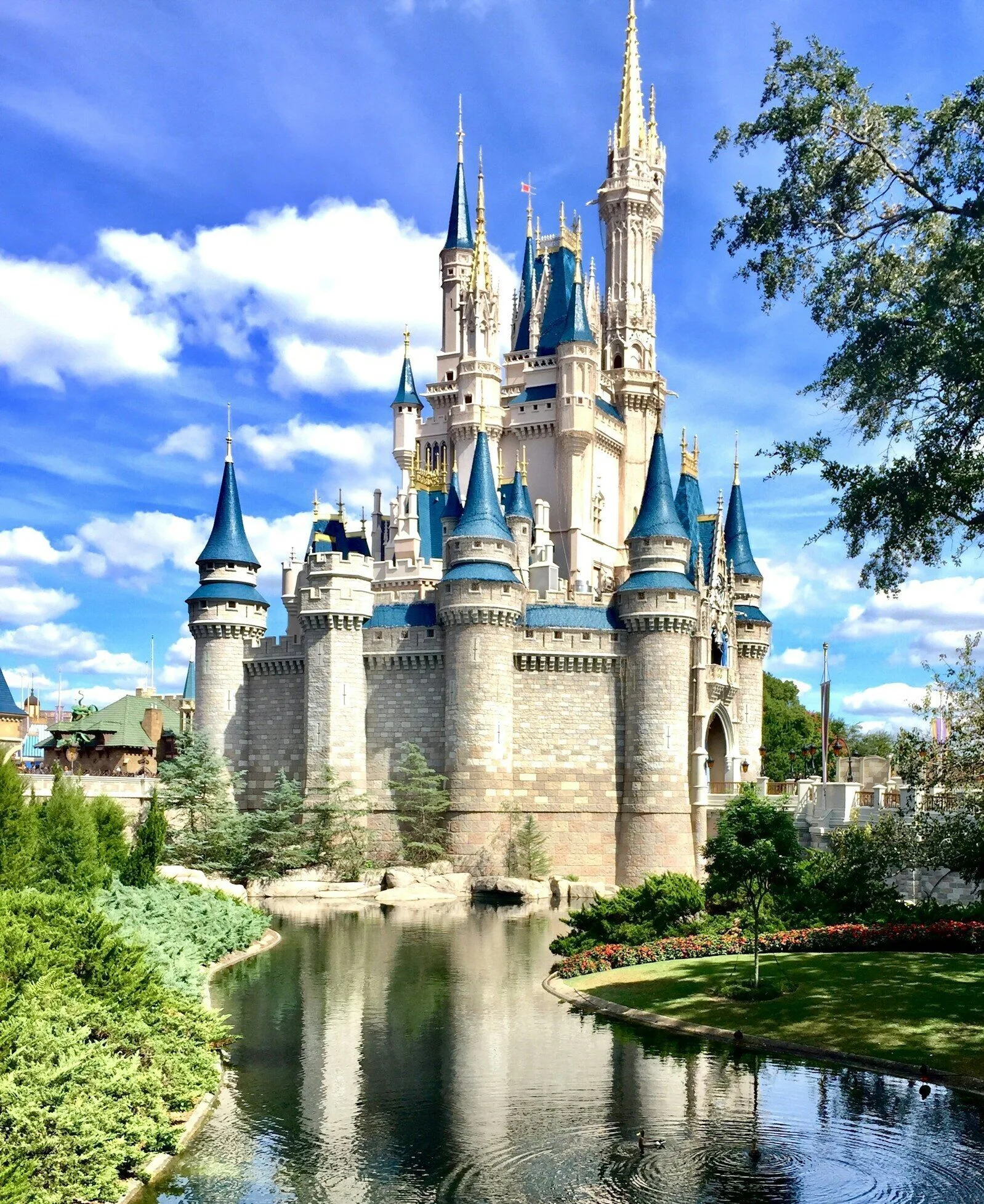Cinderella Castle in Walt Disney World Florida op een zonnige dag
