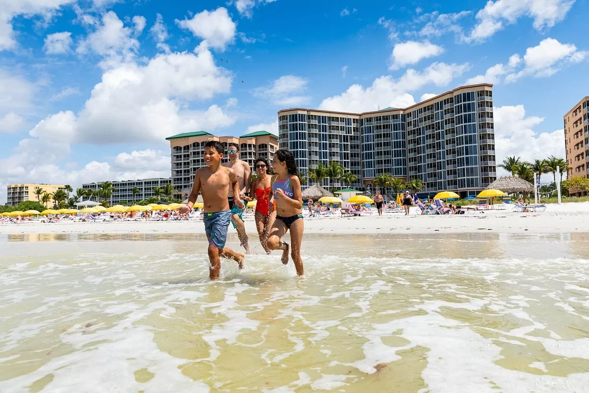 Het Hotel Pink Shell beach Resort Marina aan het strand