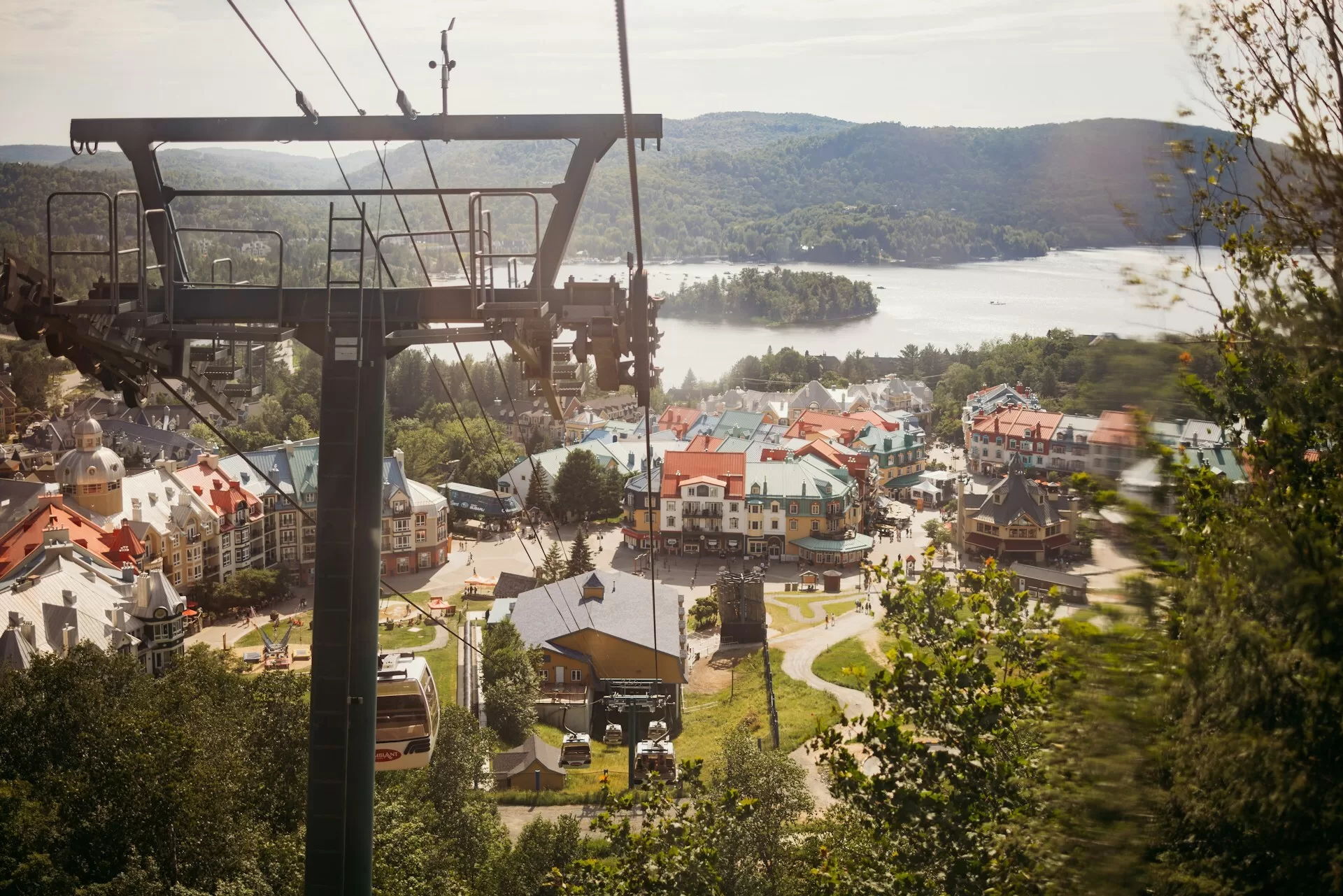Uitzicht over Mont Tremblant vanuit de kabelbaan