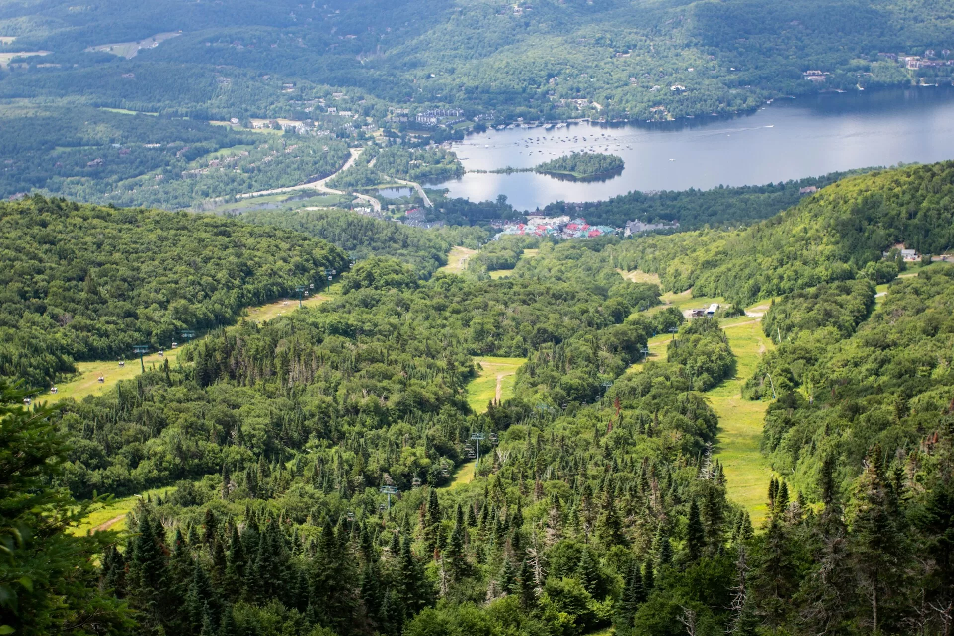 Uitzicht over Mont Tremblant van bovenaf