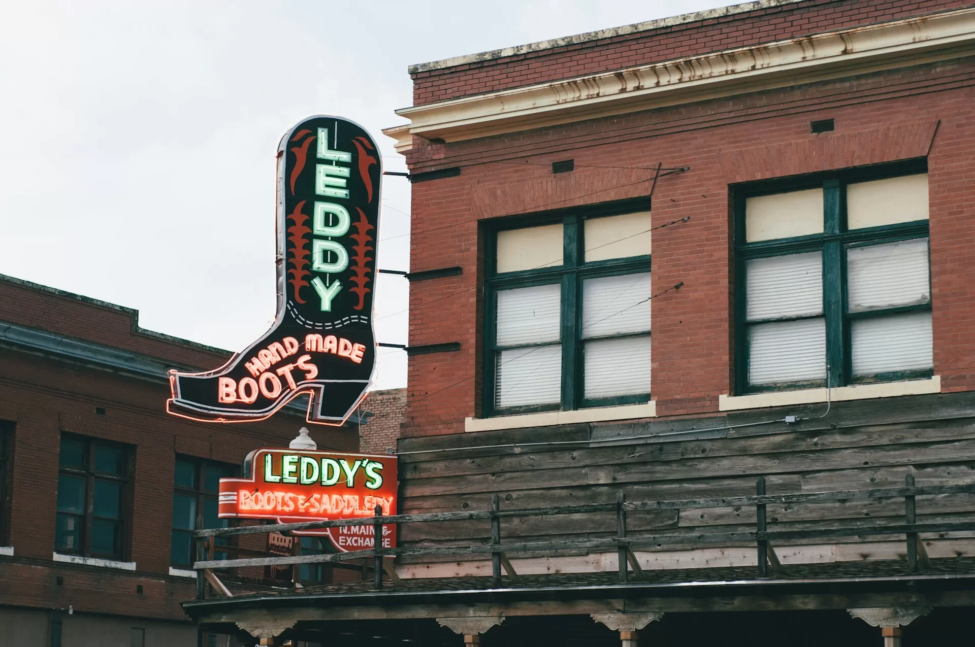 Sign van Leddy: een winkel waar ze zelf cowboylaarzen maken