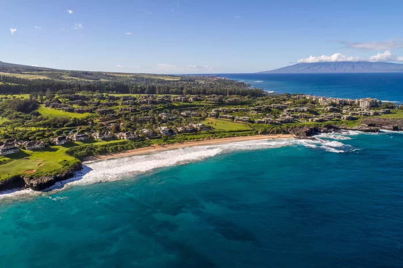 Luchtfoto van het Hotel The Kapalua Villas Lahaina aan de kust